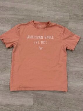 American Eagle Outfitters Men's Coral Graphic Tee Size Medium